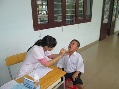 Khám và kiểm tra sức khỏe học sinh đầu năm học 2015-2016 tại trường TH Tân An