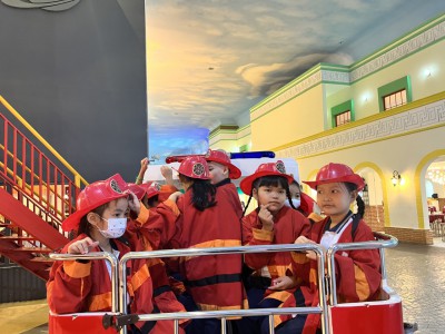 Học sinh trường Tiểu học Tân An tham quan trải nghiệm tại Bến Nhà Rồng và thành phố hướng nghiệp VIETOPIA