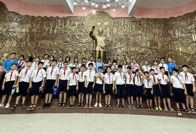 Tiết học lịch sử địa phương tại Bảo tàng tỉnh Bình Dương của các em học sinh khối 5 trường Tiểu học Tân An