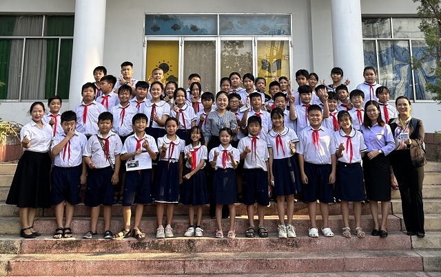 Trường Tiểu học Tân An tổ chức cho học sinh tiết học lịch sử địa lý địa phương ngoài nhà trường
