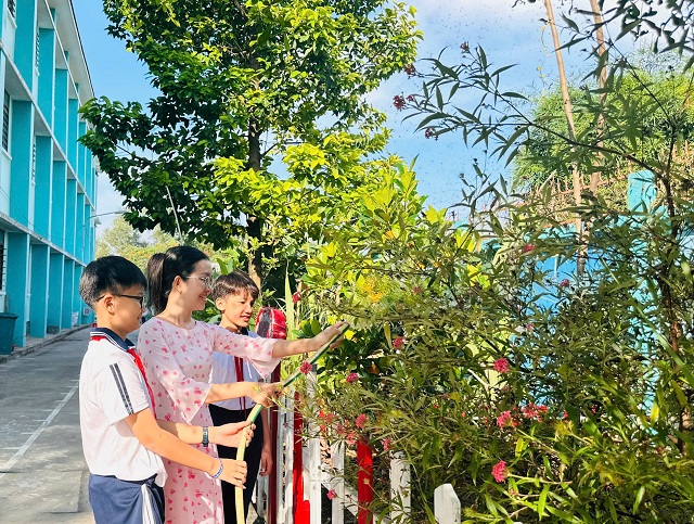 CĐCS trường Tiểu học Tân An tổ chức “Tết trồng cây đời đời nhớ ơn Bác Hồ” nhân kỷ niệm 135 năm ngày sinh Chủ tịch Hồ Chí Minh (19/5/1890 – 19/5/2025)